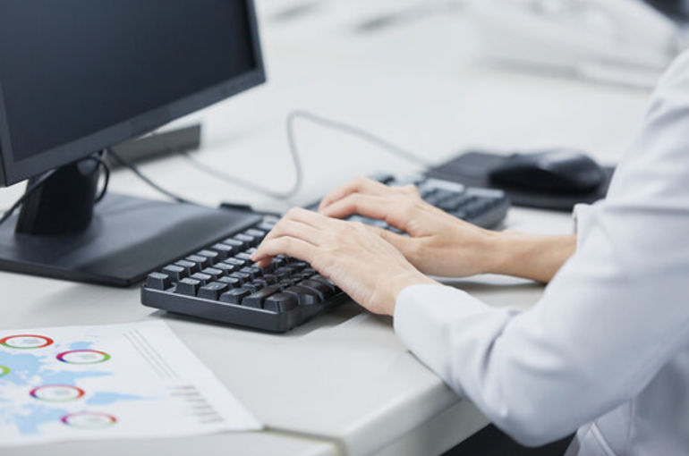 책상 작업 어깨 결림 요통